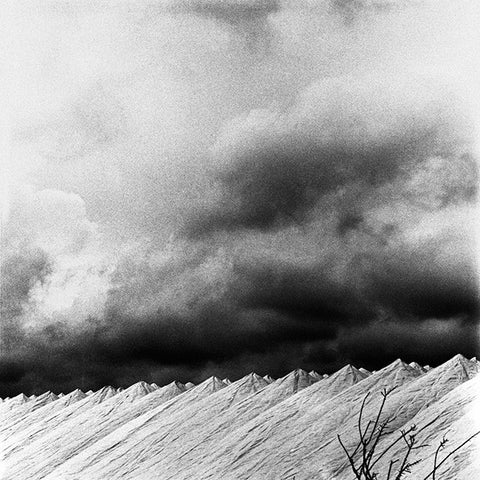 "Rainy Mountains" photographie de Mitar Terzic - Série "Lemuria"