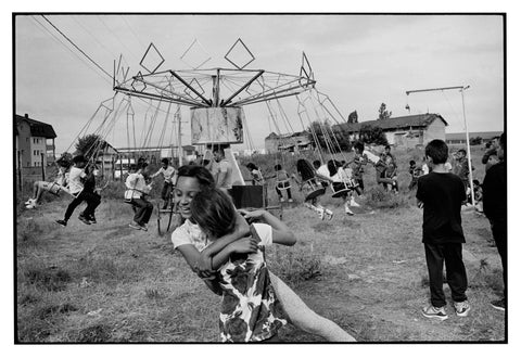 PHOTOGRAPHIE DE MATTHIEU CHAZAL - Série 'LEVANT" - Carrousel - Quartier Tzigane de Pristina - Kosovo - 2016