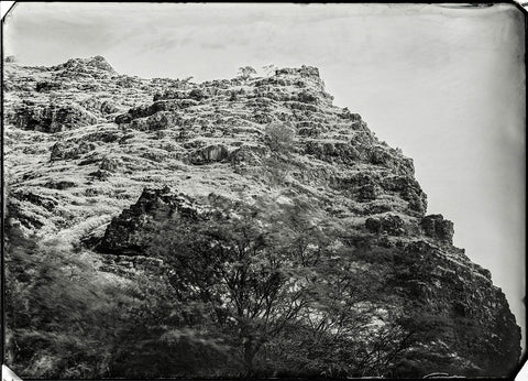 "Makaha Rock" - série The big waves riders of Hawaii - Photographie de Bernard Testemale