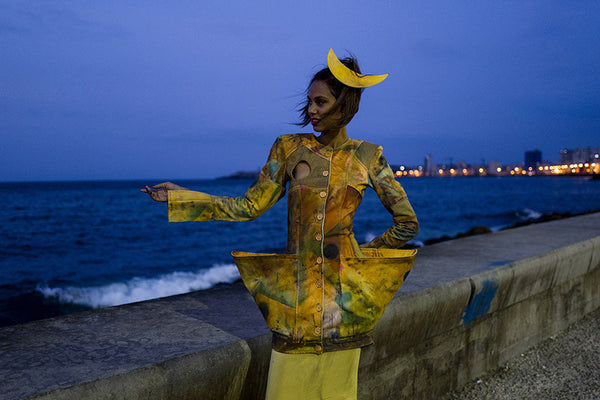 Photographie de Sarah Caron - Série Mode A Lo Cubano - "Lune sur le Malecon" - La Havane