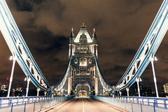 Photographie "Tower Bridge" par Genaro Bardy - Série Ville déserte