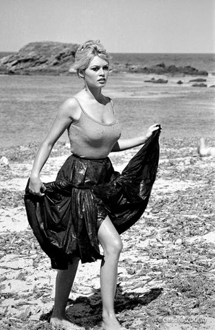 Brigitte Bardot- Saint Tropez -1958 - PHOTOGRAPHIE DE CLAUDE AZOULAY