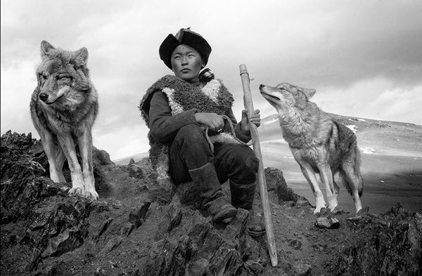 Kazakh Wolf Boy, Deloun Highlands, - Olgii Province - Mongolia - Photographie de Hamid Sardar