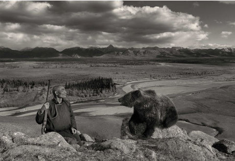 Hunter & Bear Cub,  Blue Taiga - Mongolia - Photographie de Hamid Sardar