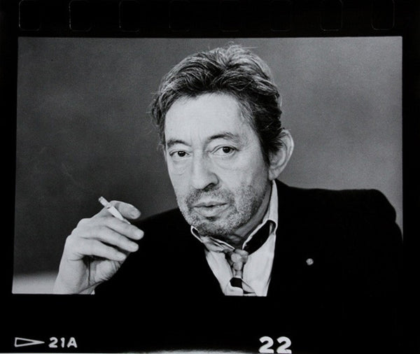 "Serge Gainsbourg, portrait horizontal, perforations" Photographie de Michel Giniès