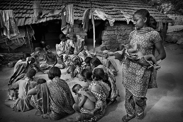 "Groupe de femmes hors caste" - Photographie de Yvan Travert - Série "Marche doucement sur la terre"