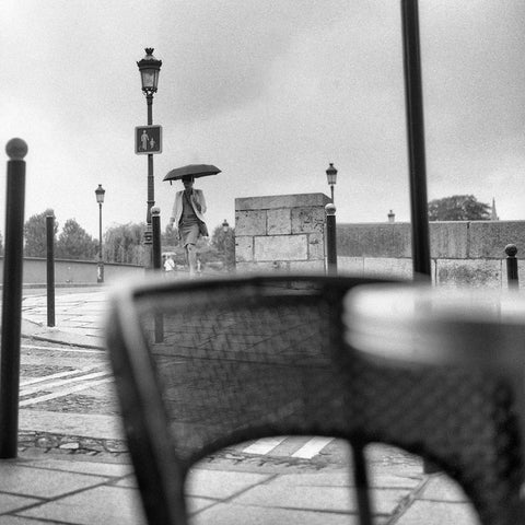 "Coin de parapluie à Paris" - Photographie de Paul Khayat