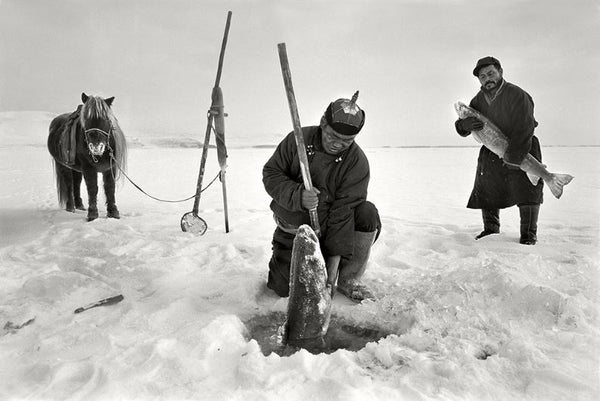 Ice Fisherman, Lake Tsaagan Nuur, Hovsgol Province - Mongolia - Photographie de Hamid Sardar
