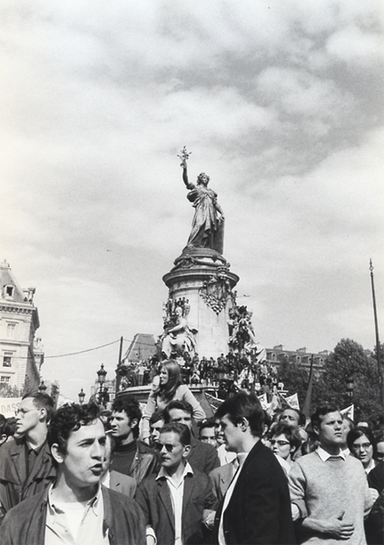 "Place de la République" - Mai 68 photographie de Bernard Perrine