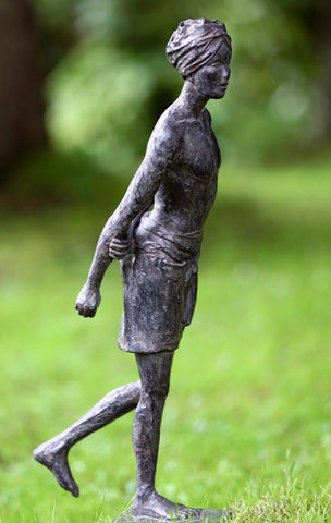 "Pieds nus sur la terre sacrée" Marine de Soos - Sculpture en bronze