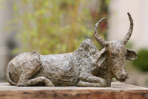 "Vache sacrée" Marine de Soos - Sculpture de bronze